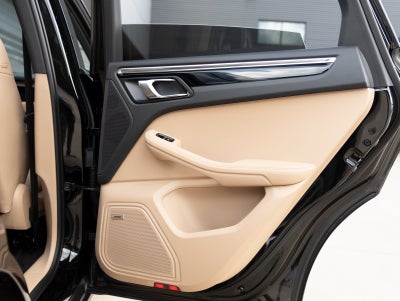 2025 Porsche Macan AWD