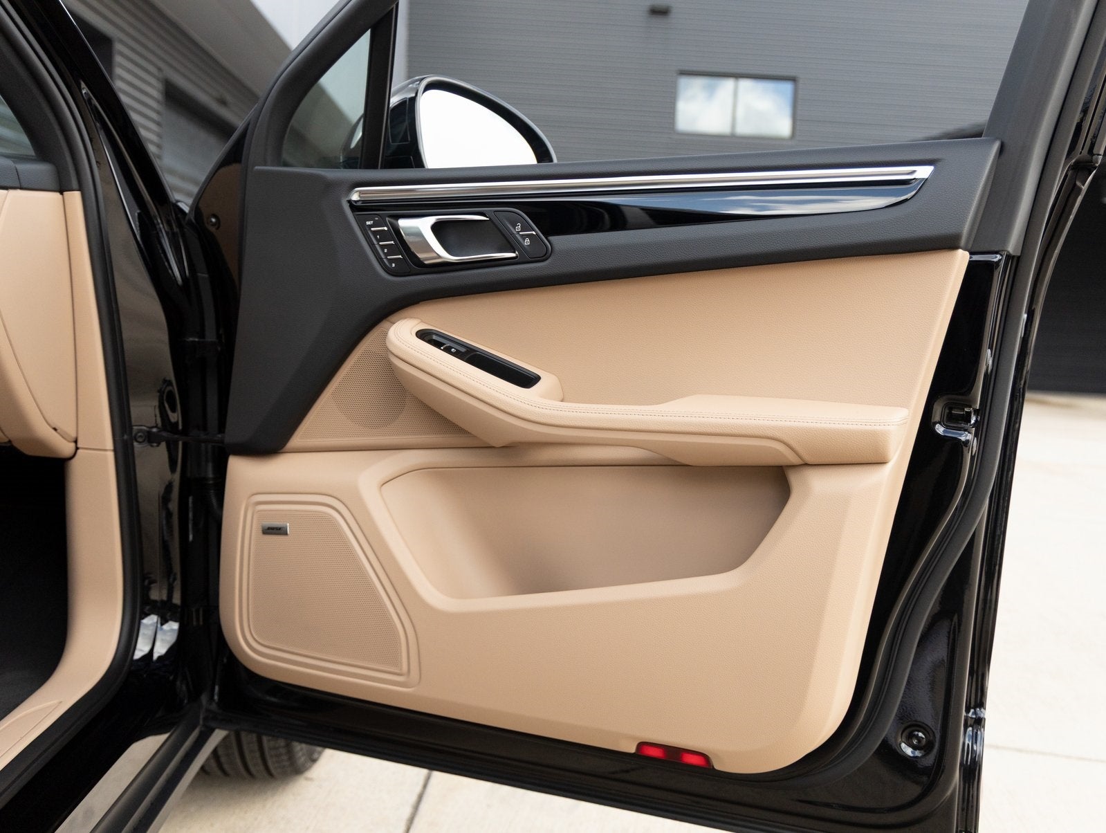 2025 Porsche Macan AWD