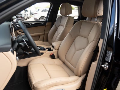 2025 Porsche Macan AWD