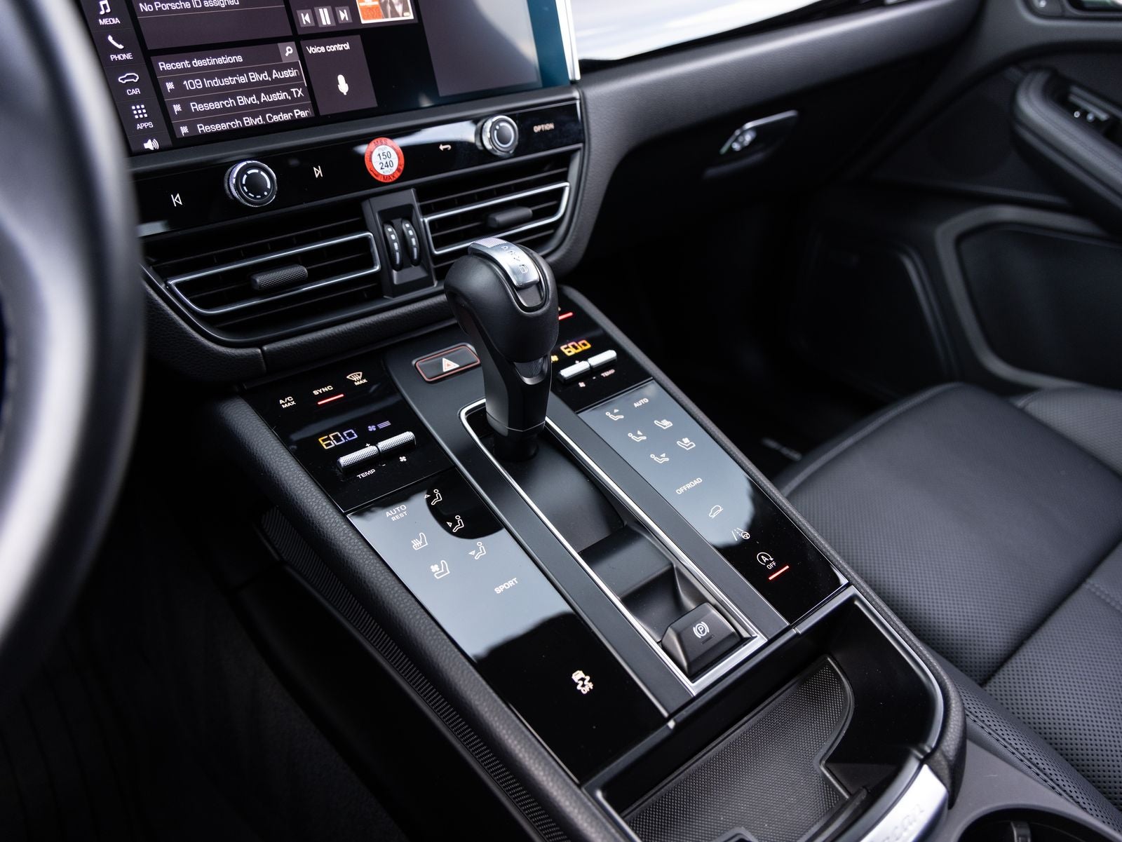 2025 Porsche Macan Base