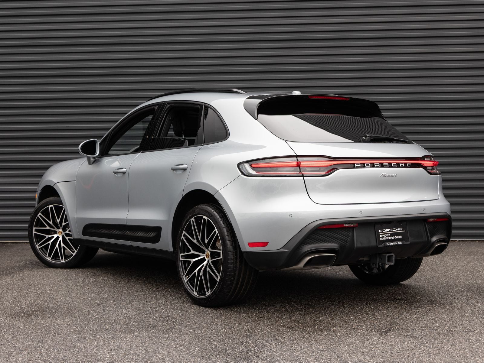 2025 Porsche Macan Base