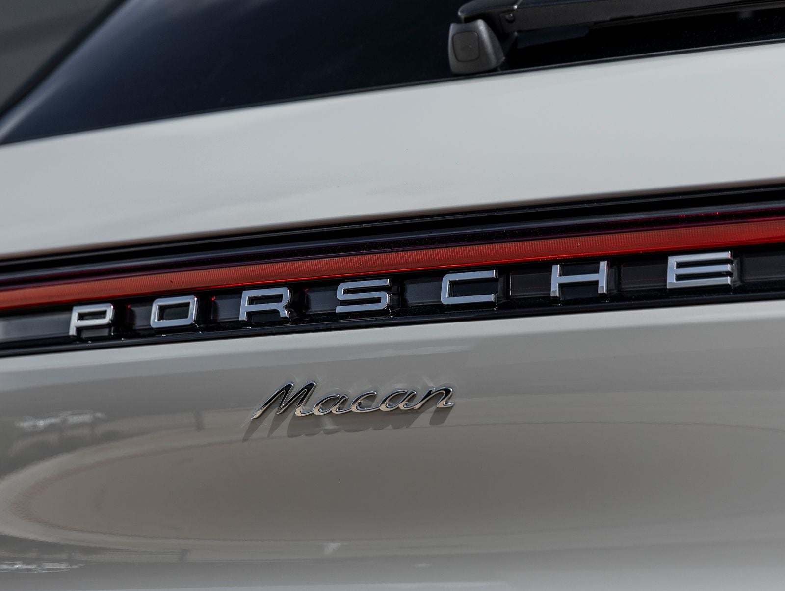 2025 Porsche Macan AWD