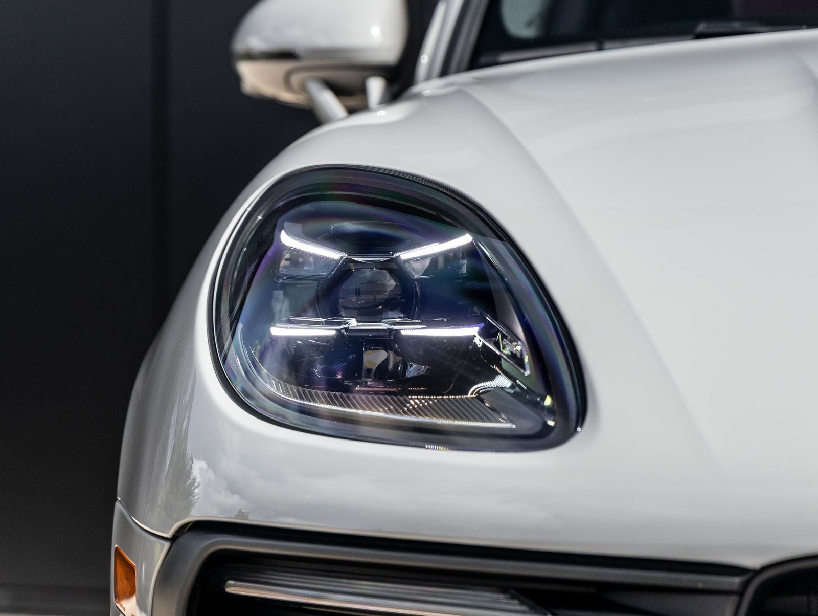 2025 Porsche Macan AWD