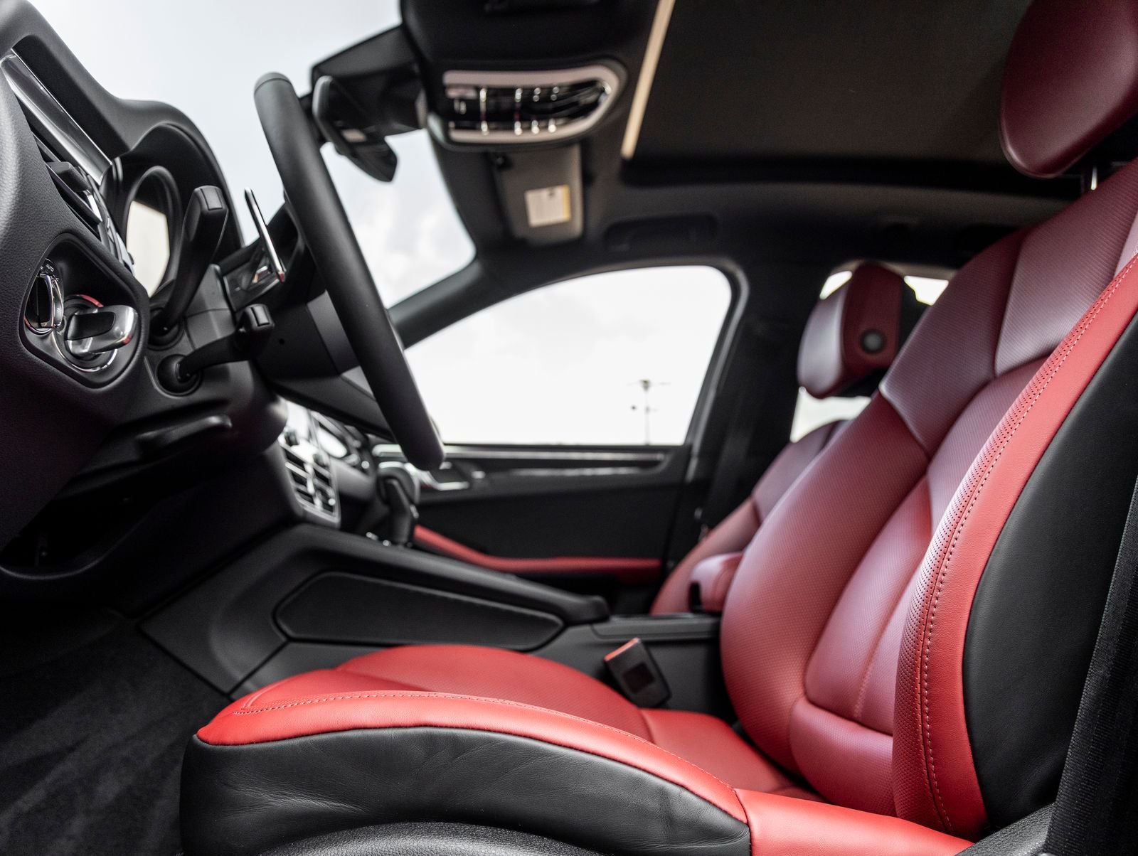 2025 Porsche Macan AWD