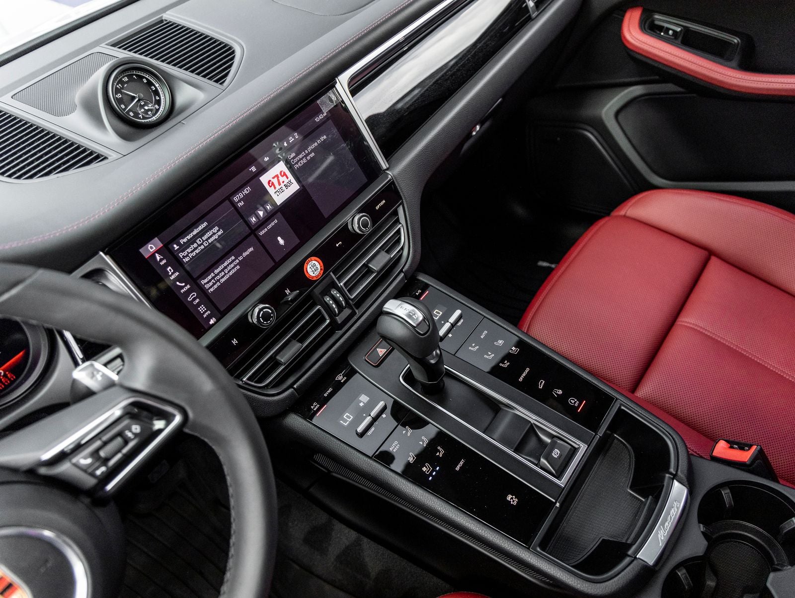 2025 Porsche Macan AWD