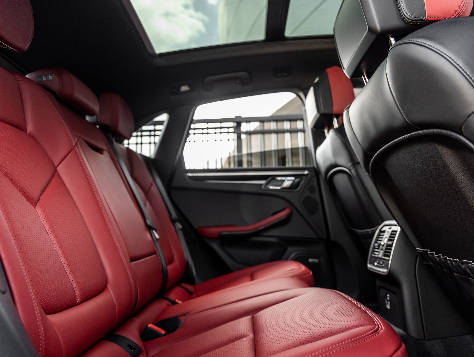 2025 Porsche Macan AWD