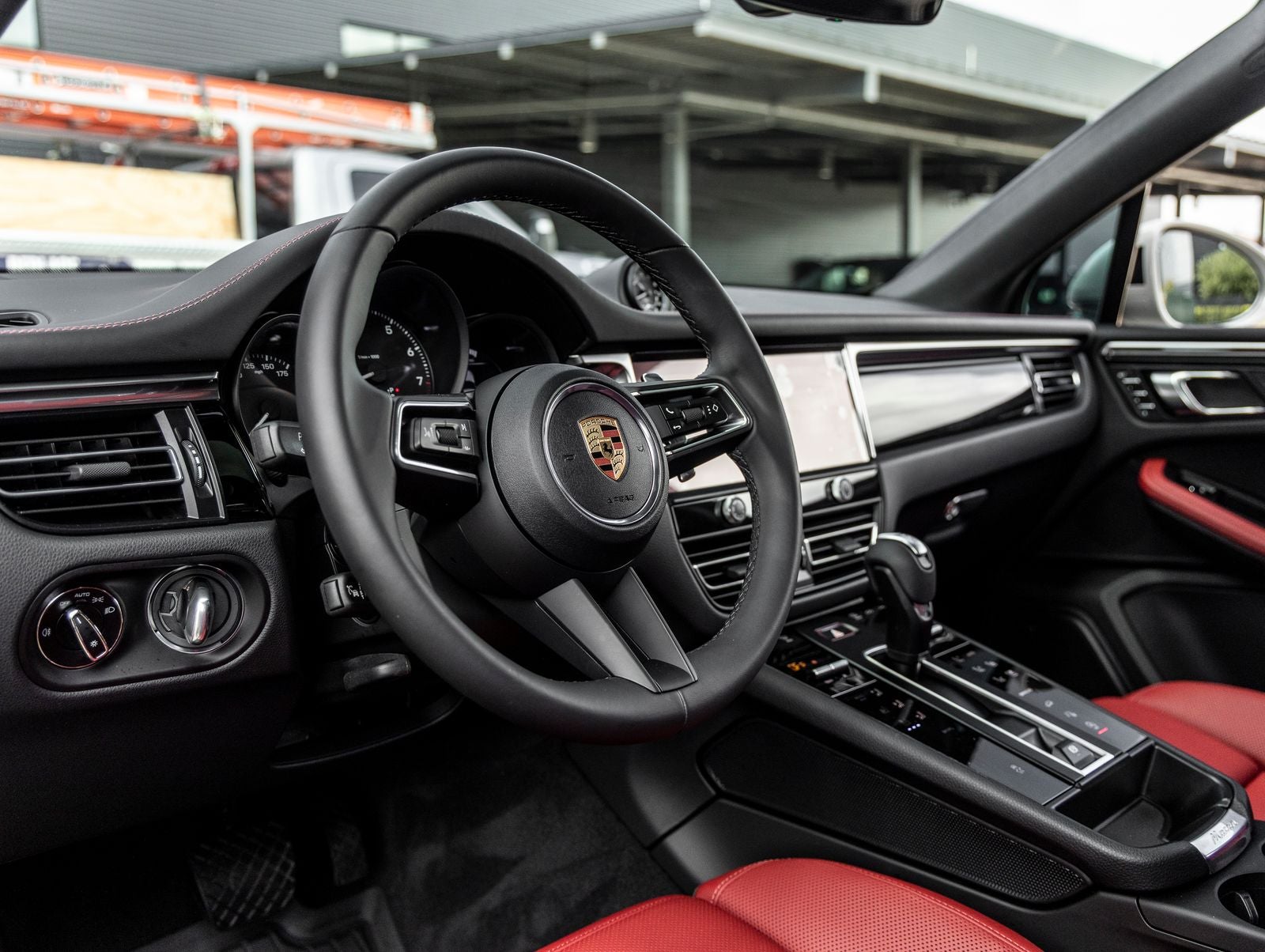 2025 Porsche Macan AWD