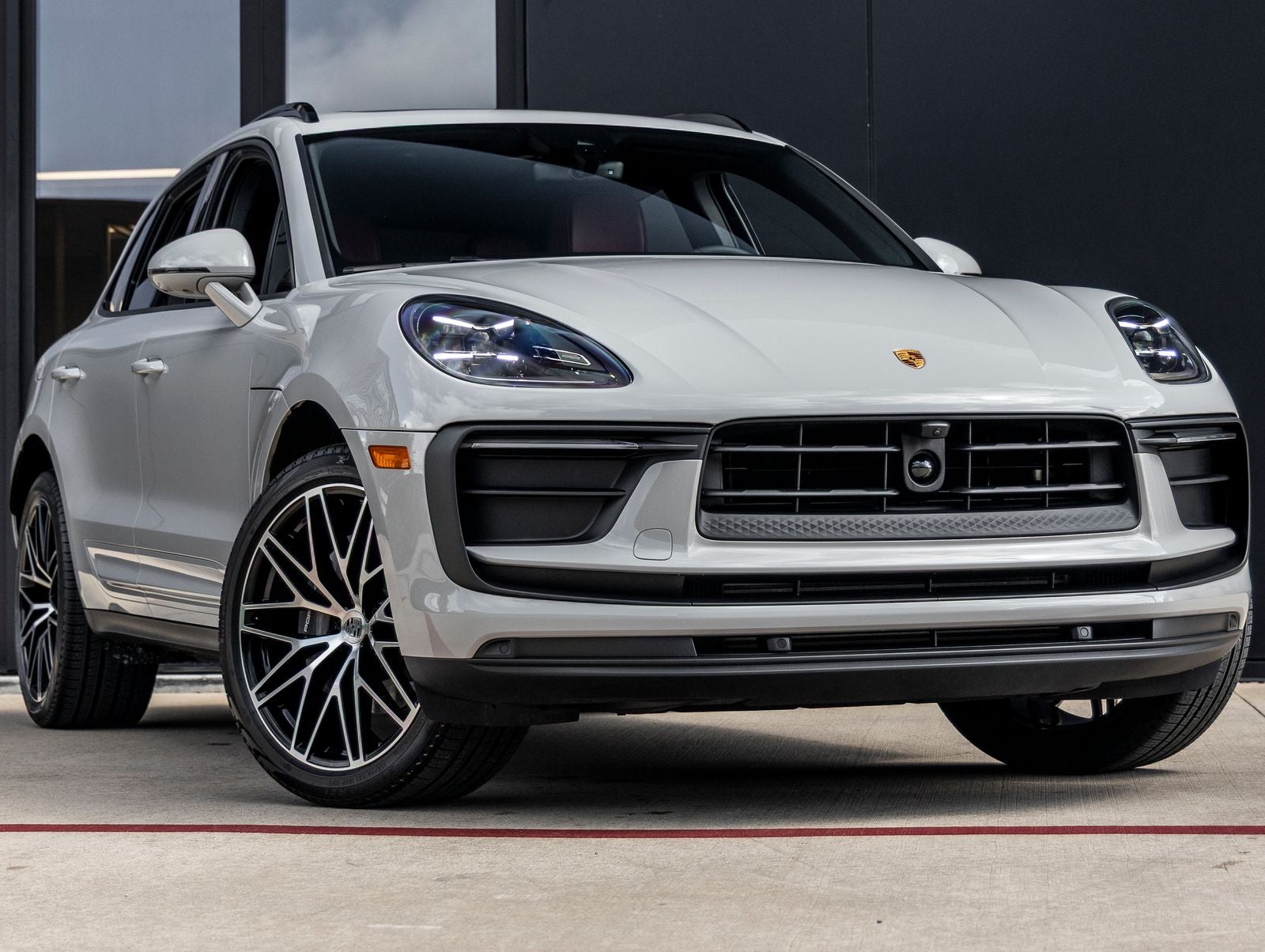 2025 Porsche Macan AWD