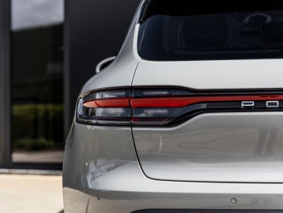 2025 Porsche Macan AWD