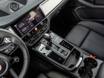 2026 Porsche Macan AWD