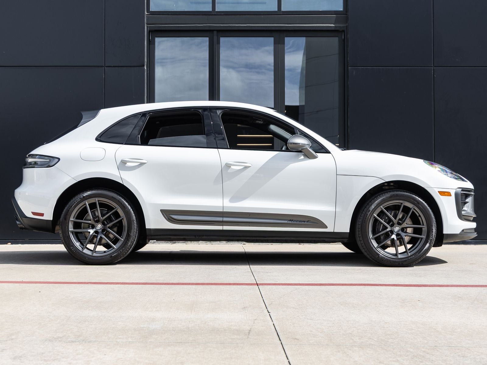2023 Porsche Macan T