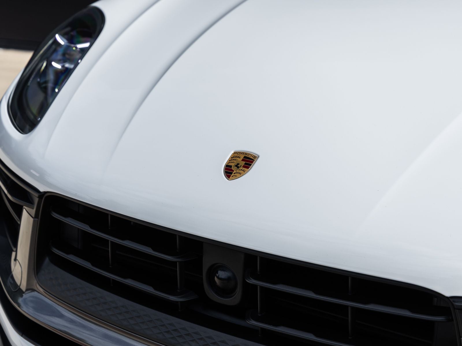 2023 Porsche Macan T