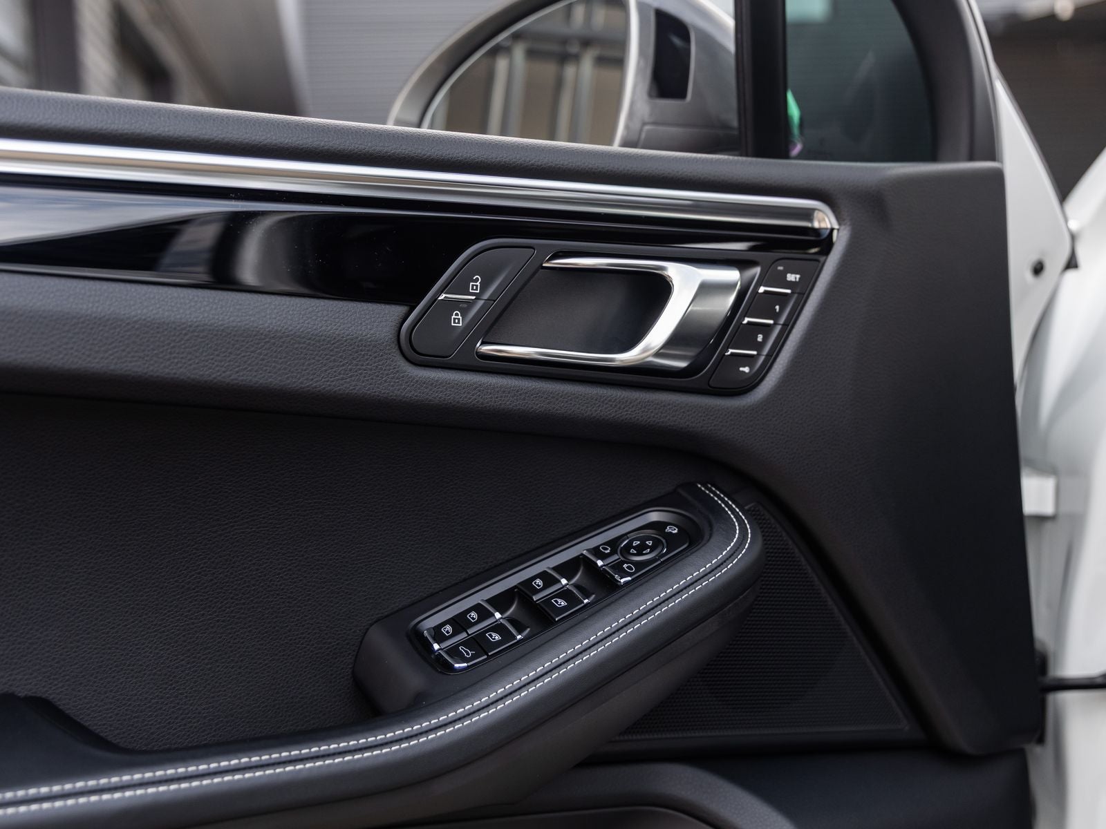 2023 Porsche Macan T