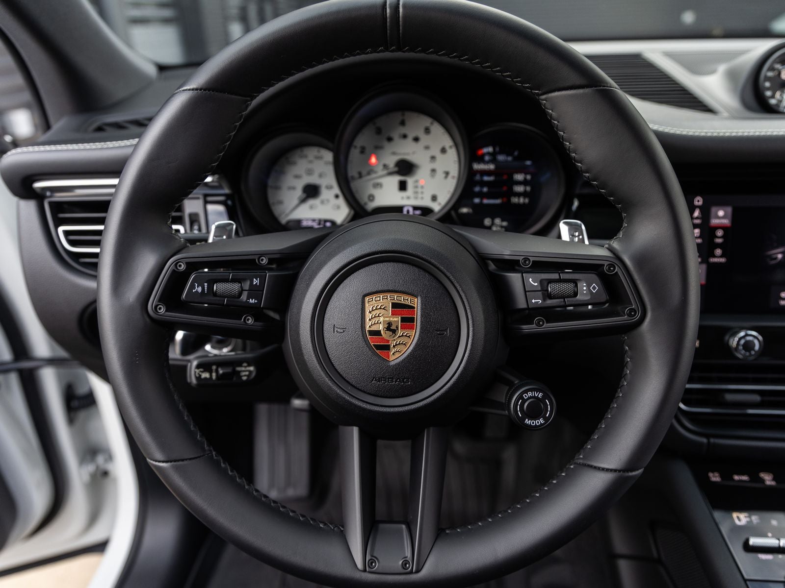 2023 Porsche Macan T
