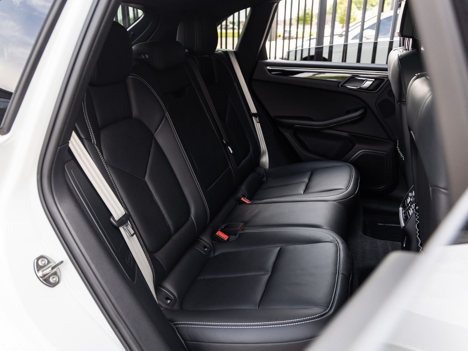 2023 Porsche Macan T