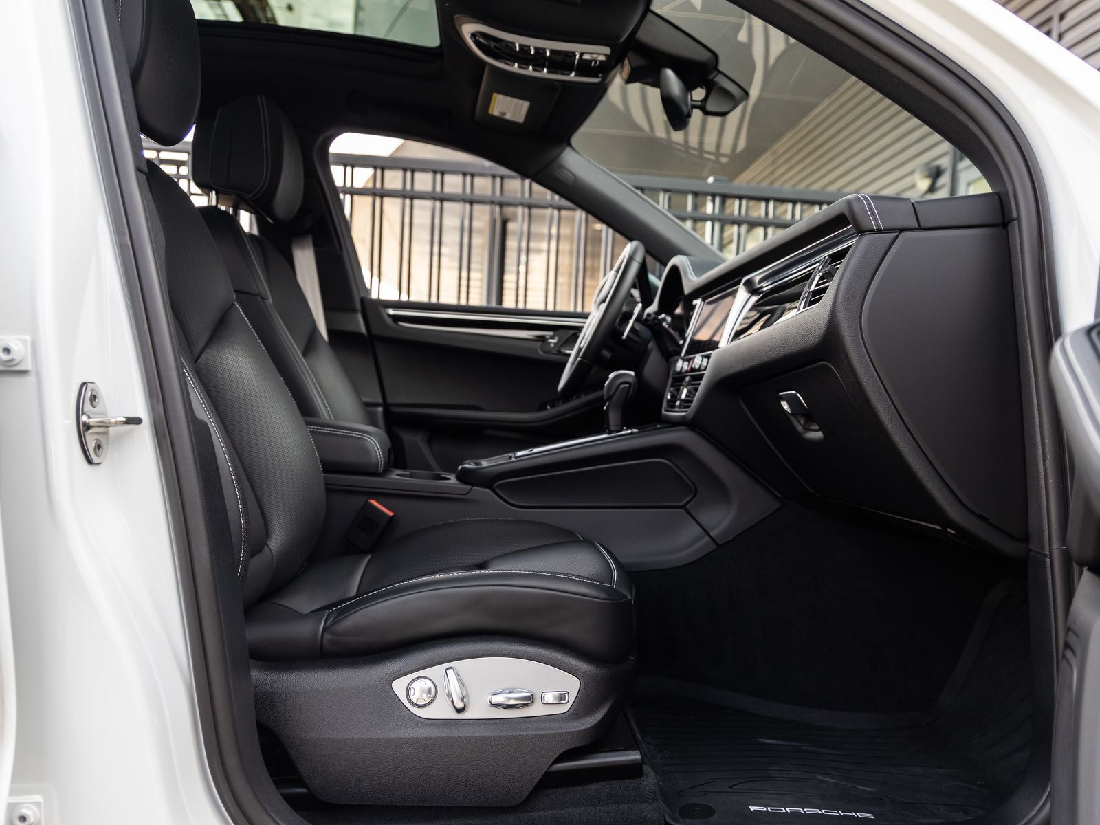 2023 Porsche Macan T