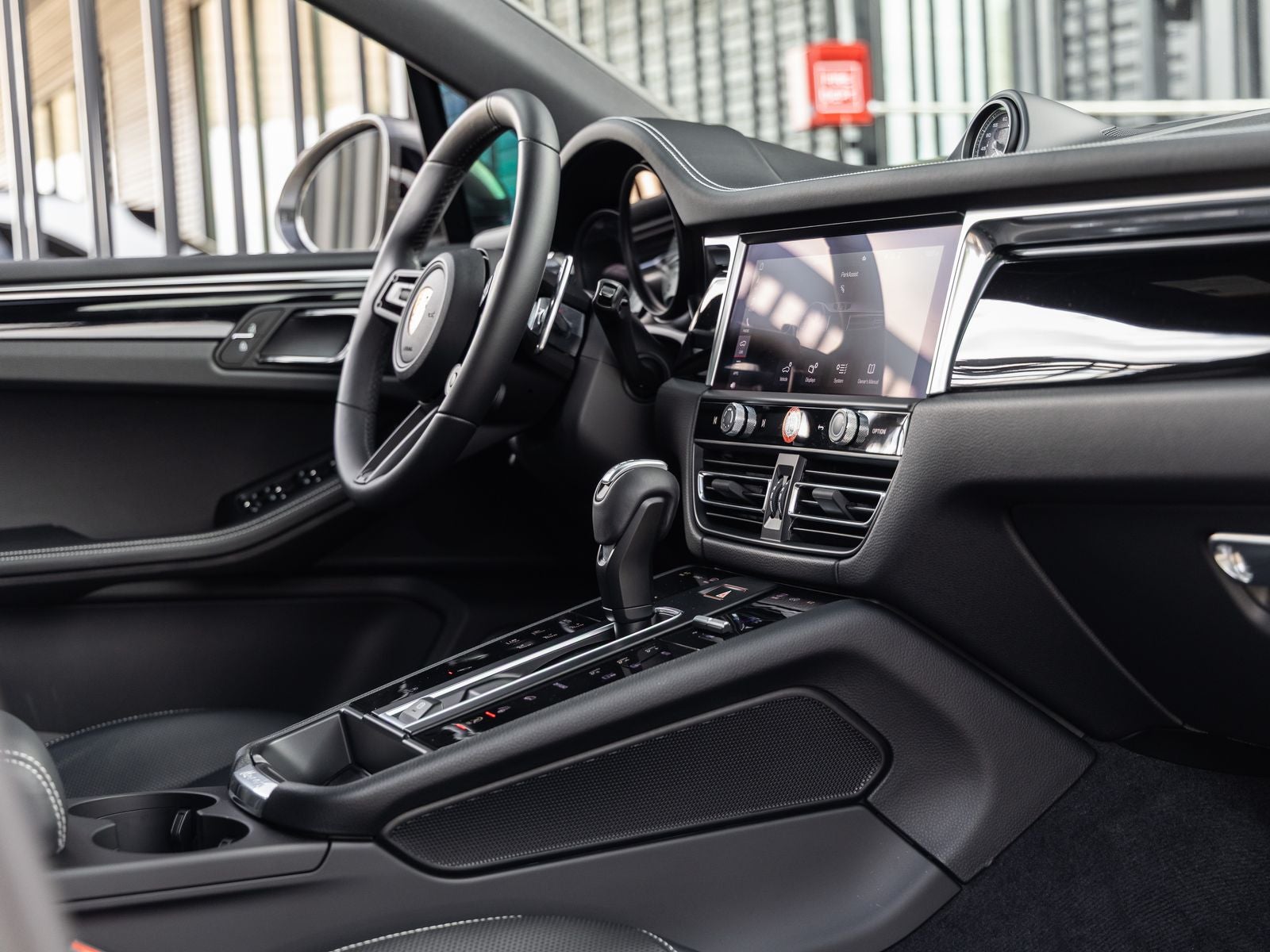 2023 Porsche Macan T