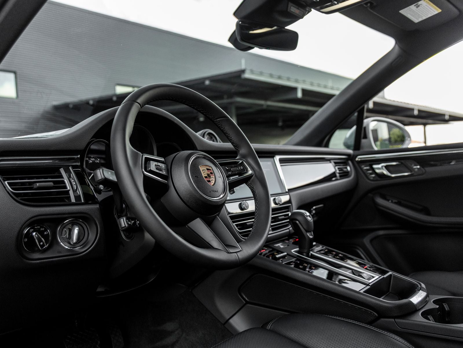 2025 Porsche Macan AWD