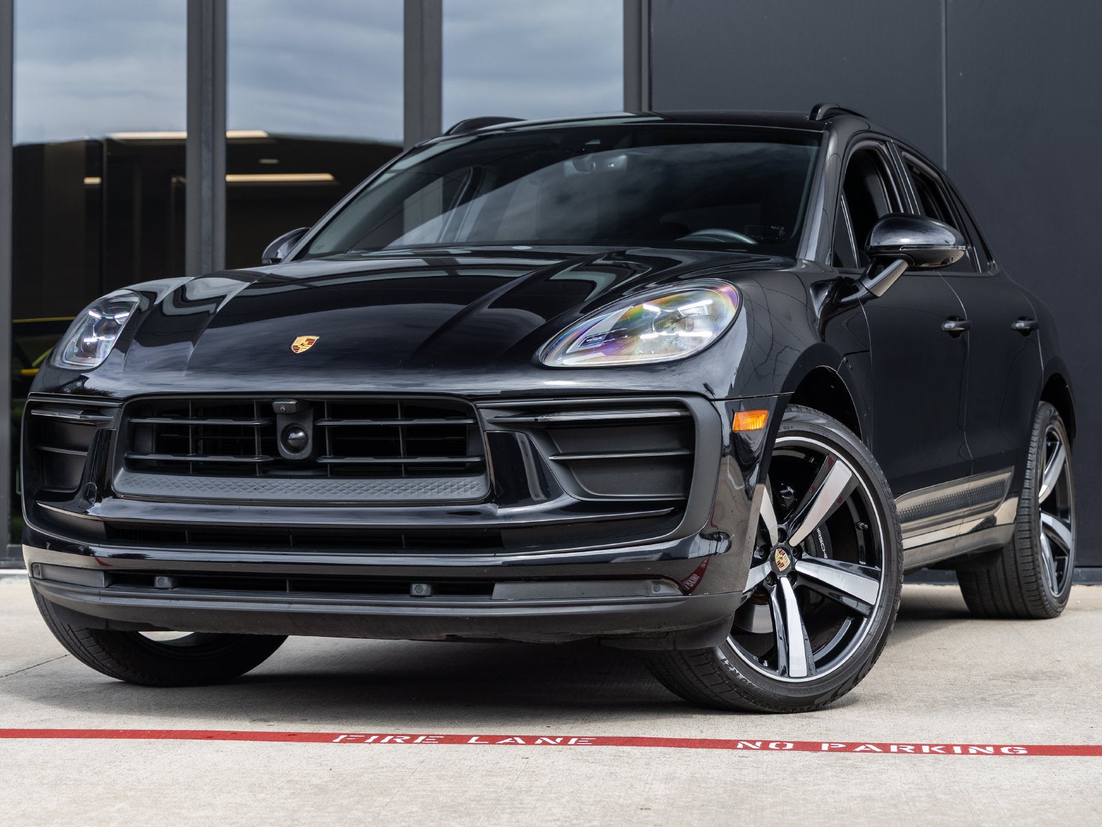 2023 Porsche Macan Base