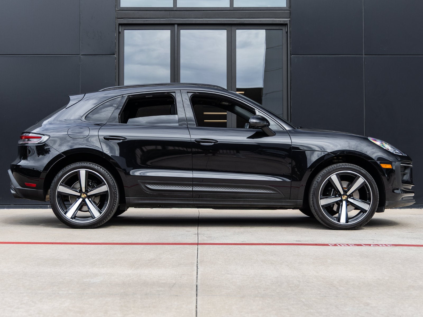 2023 Porsche Macan Base