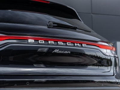 2023 Porsche Macan Base