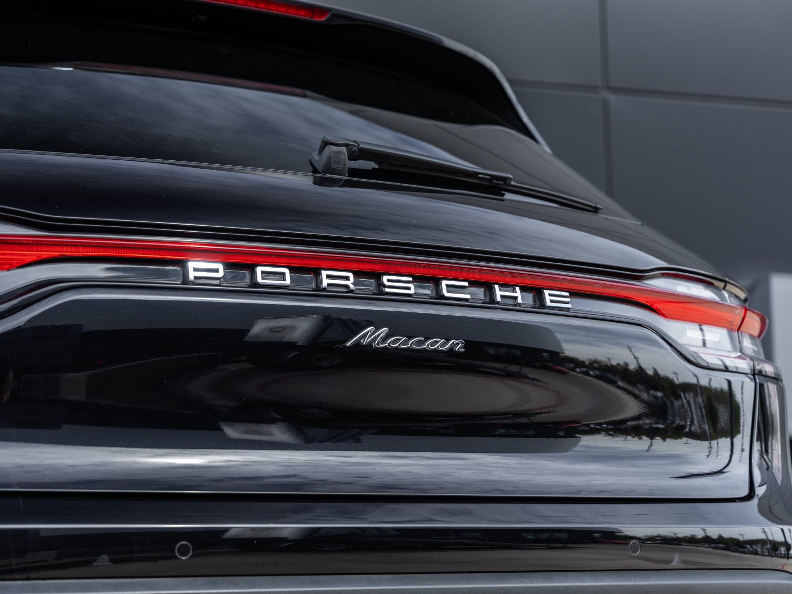 2023 Porsche Macan Base