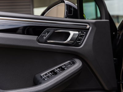 2023 Porsche Macan Base