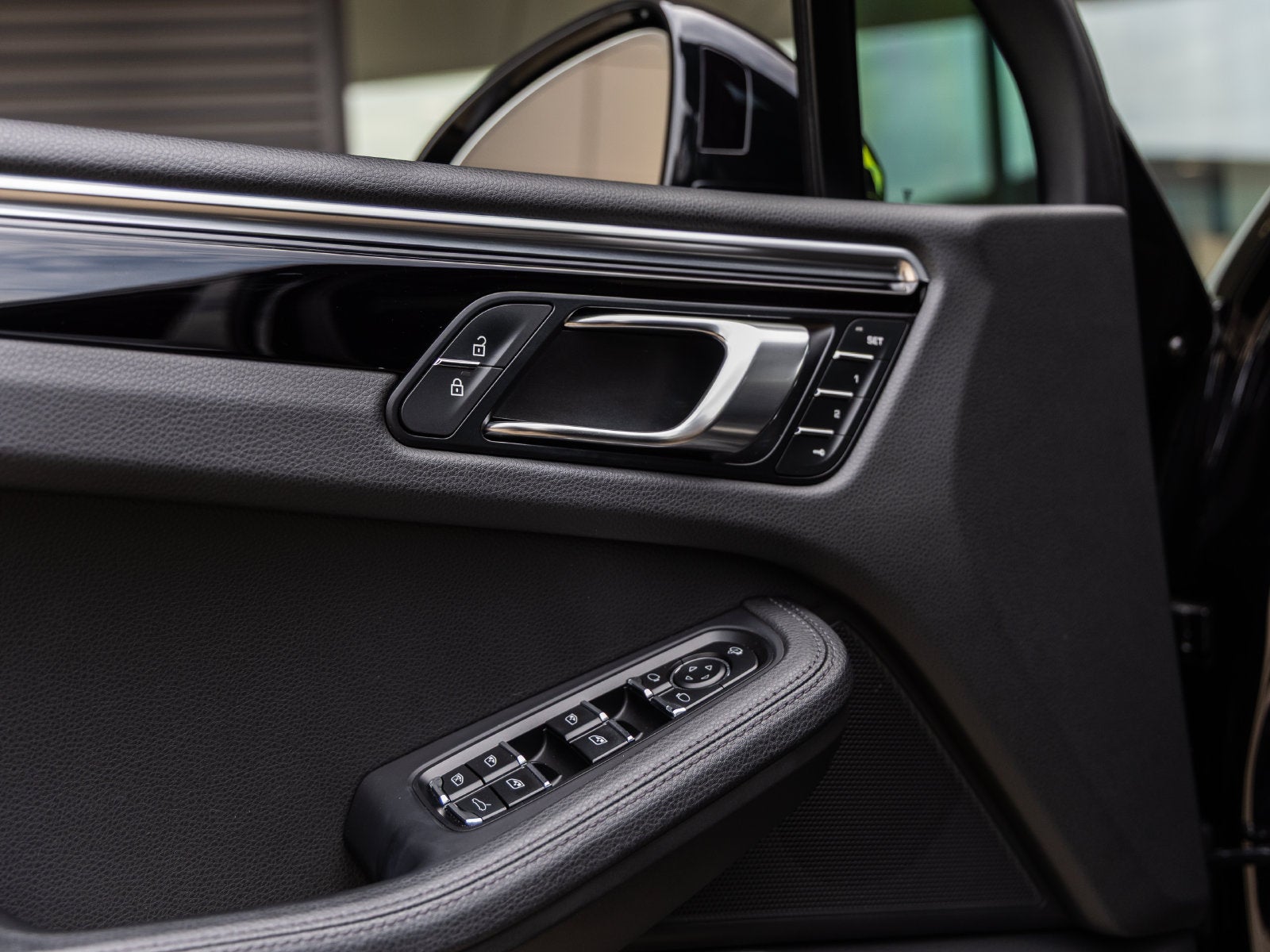 2023 Porsche Macan Base