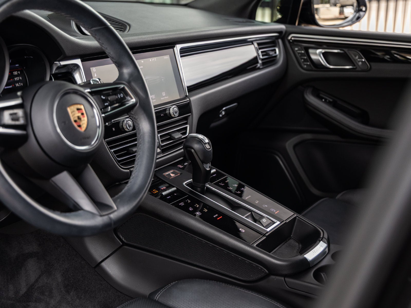 2023 Porsche Macan Base