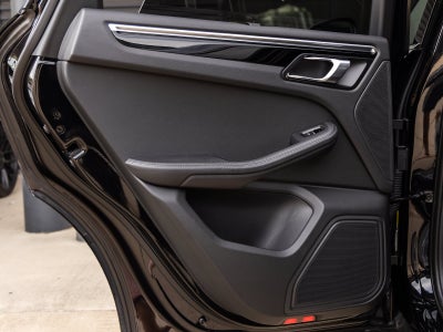 2023 Porsche Macan Base