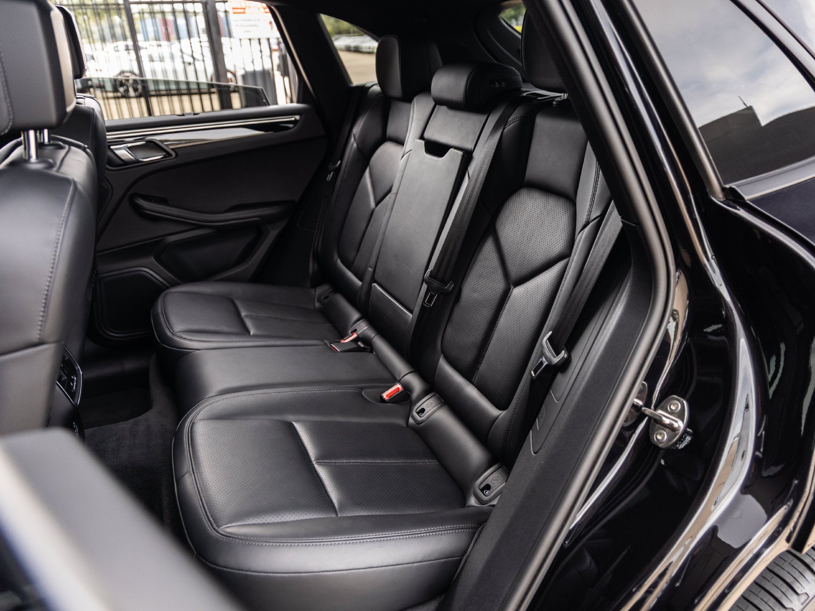 2023 Porsche Macan Base
