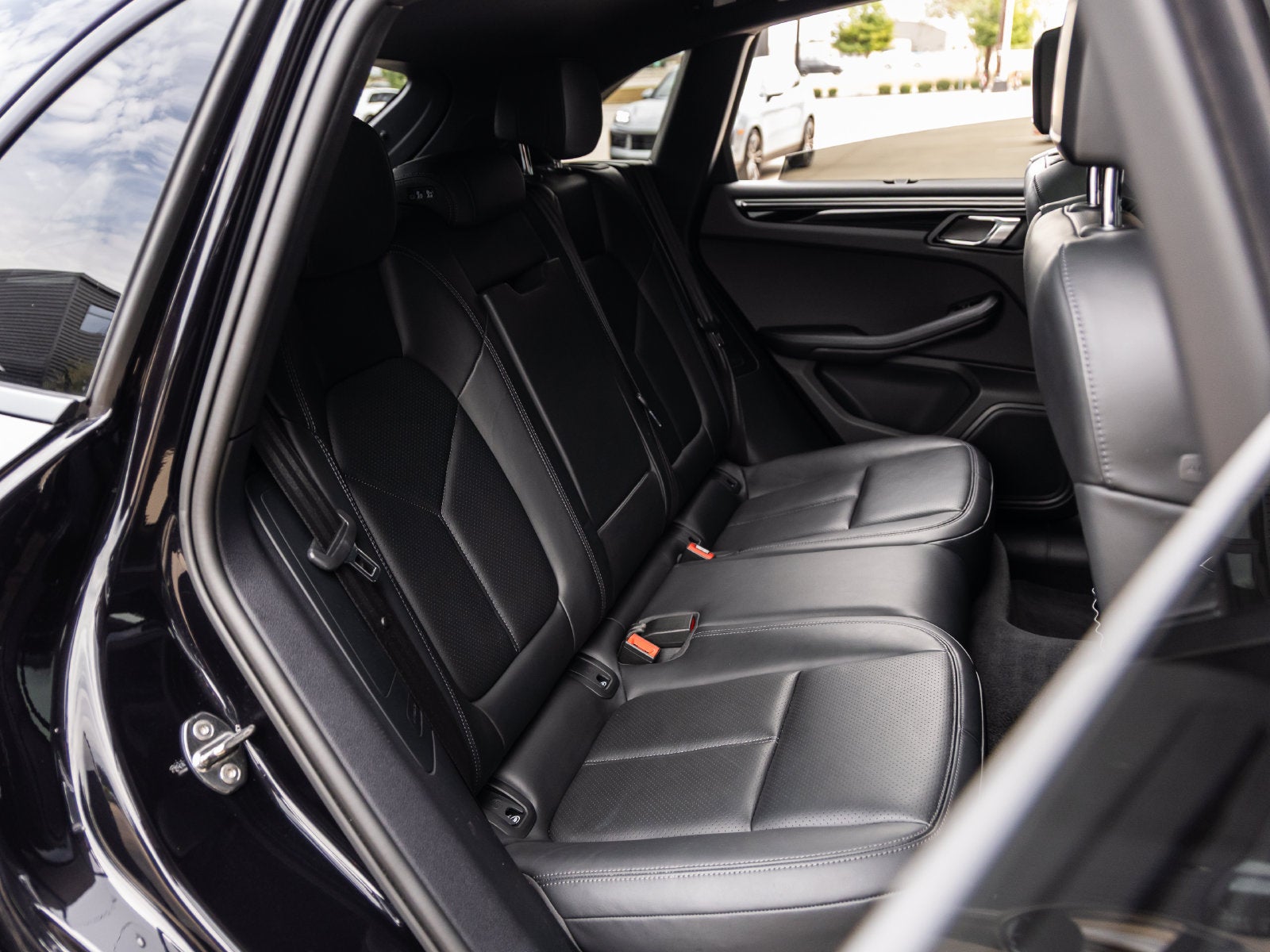 2023 Porsche Macan Base