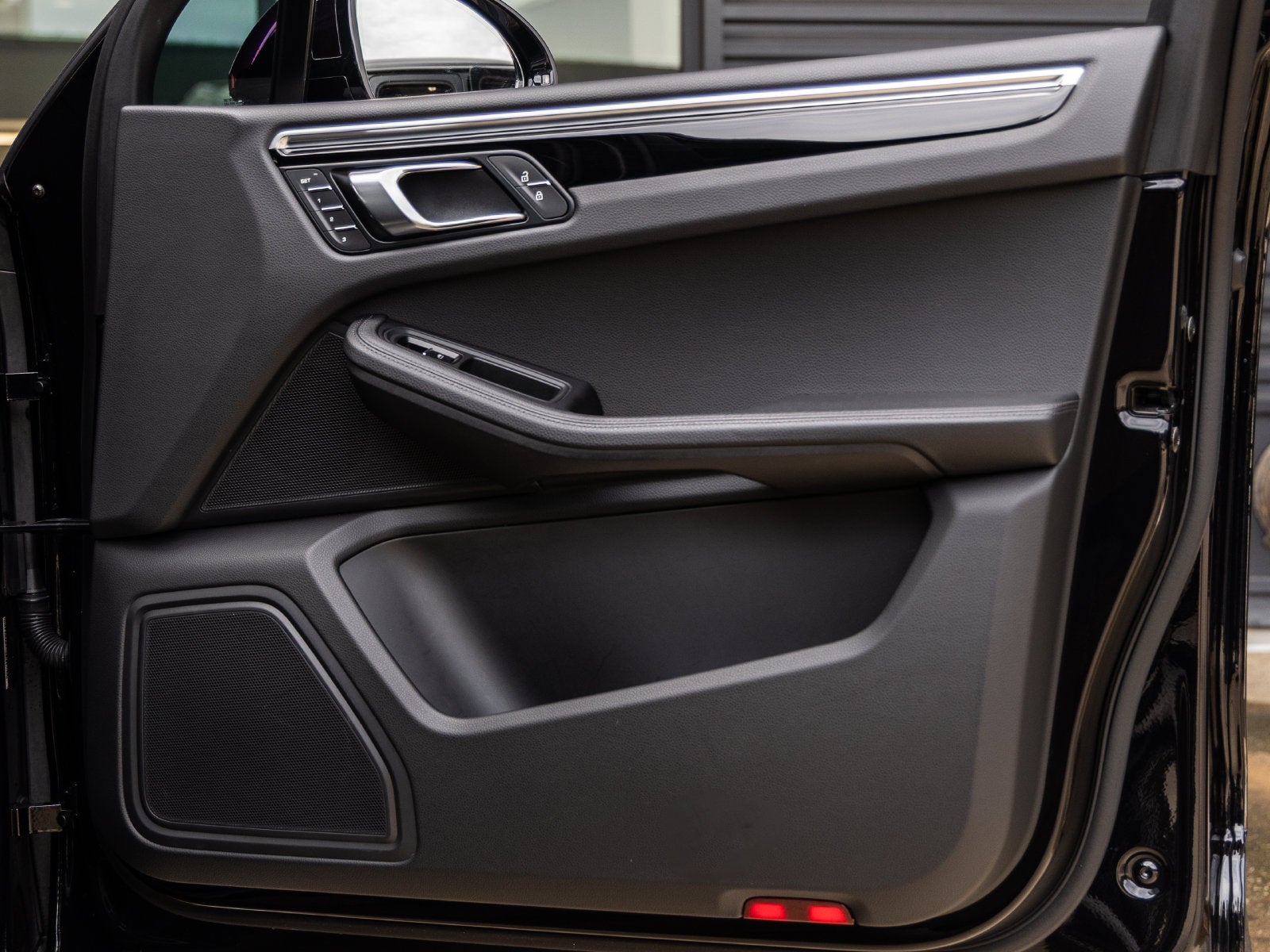 2023 Porsche Macan Base