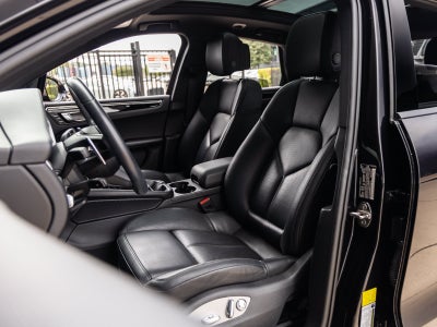 2023 Porsche Macan Base