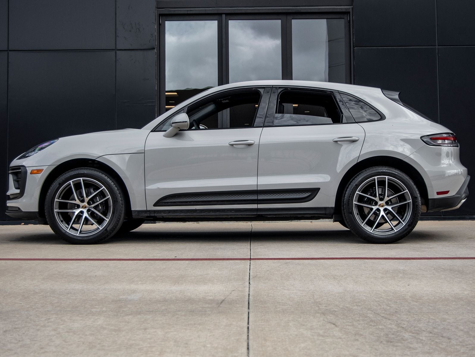 2024 Porsche Macan Macan (MY24)