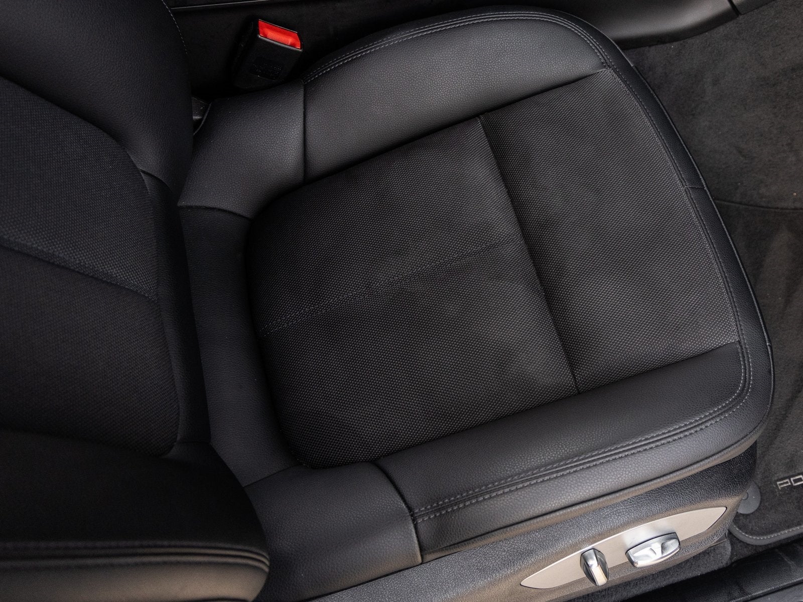 2023 Porsche Macan Macan (MY23)