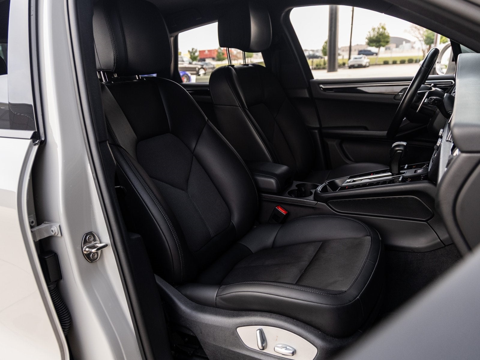 2023 Porsche Macan Macan (MY23)