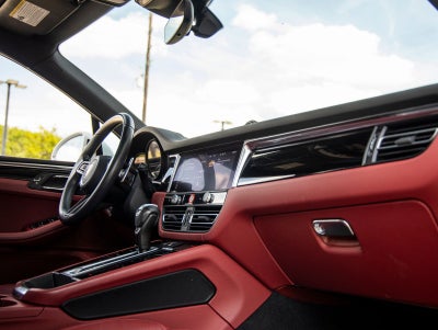 2023 Porsche Macan AWD