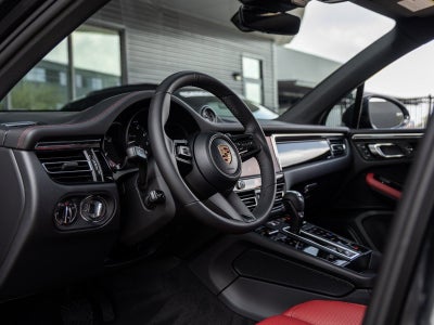 2026 Porsche Macan AWD