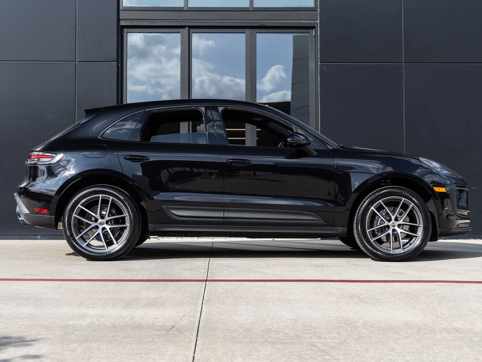 2026 Porsche Macan AWD