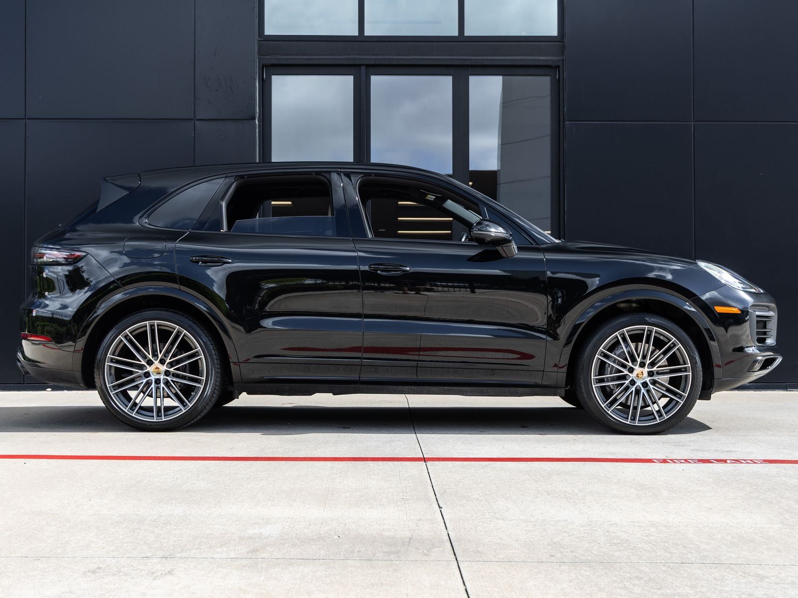2023 Porsche Cayenne Cayenne Platinum Edition (MY23)