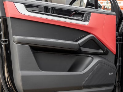 2025 Porsche Cayenne AWD