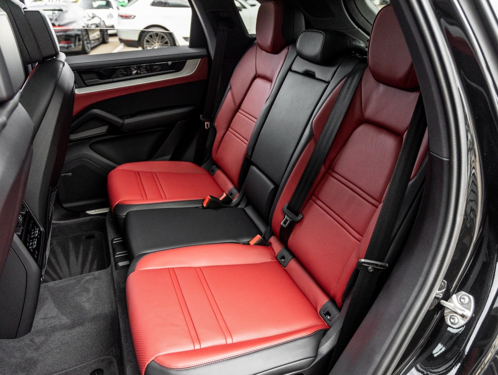 2025 Porsche Cayenne AWD