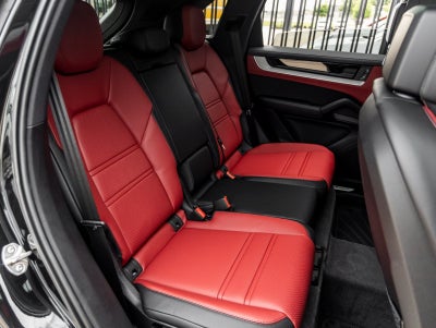 2025 Porsche Cayenne AWD