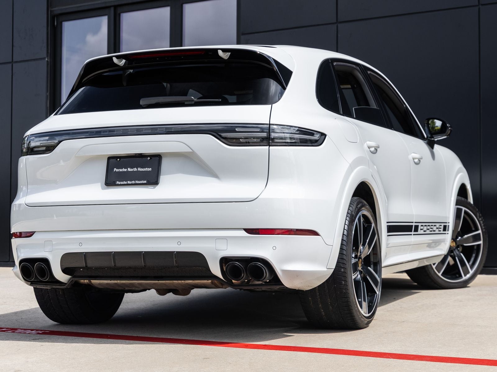 2023 Porsche Cayenne Platinum Edition