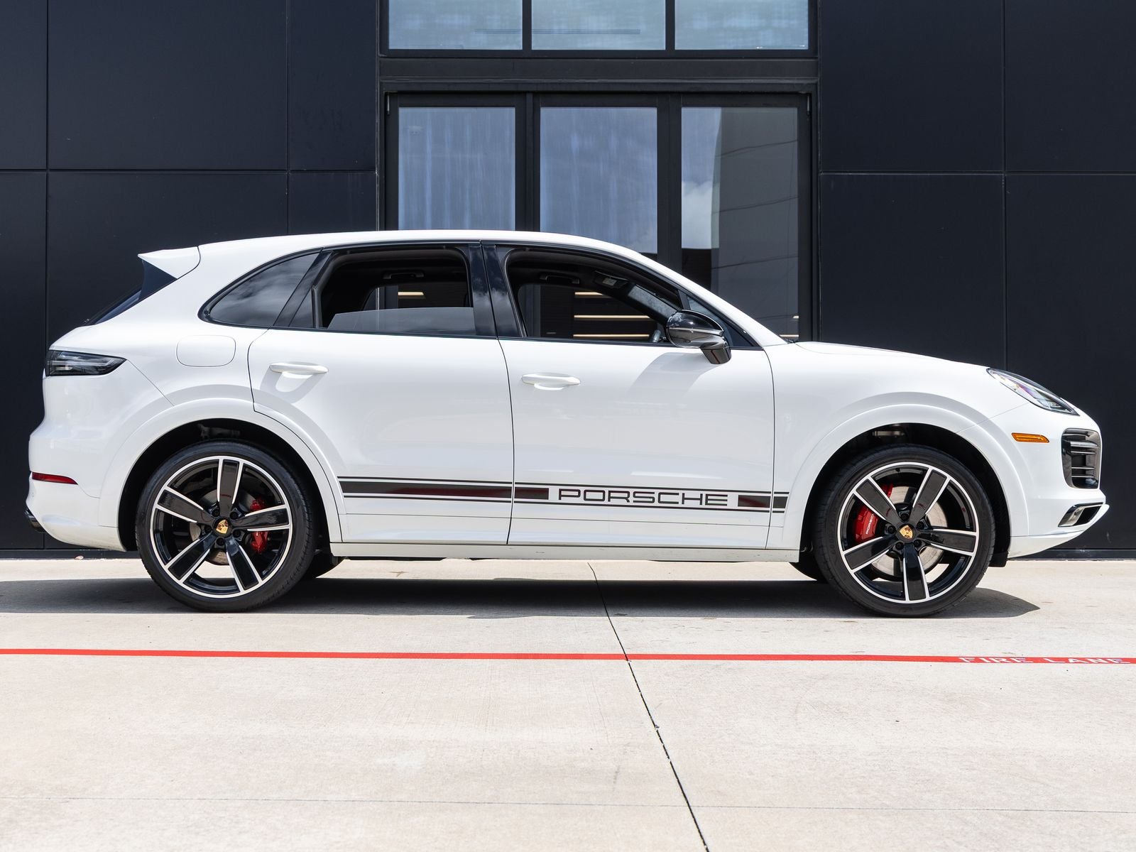 2023 Porsche Cayenne Platinum Edition