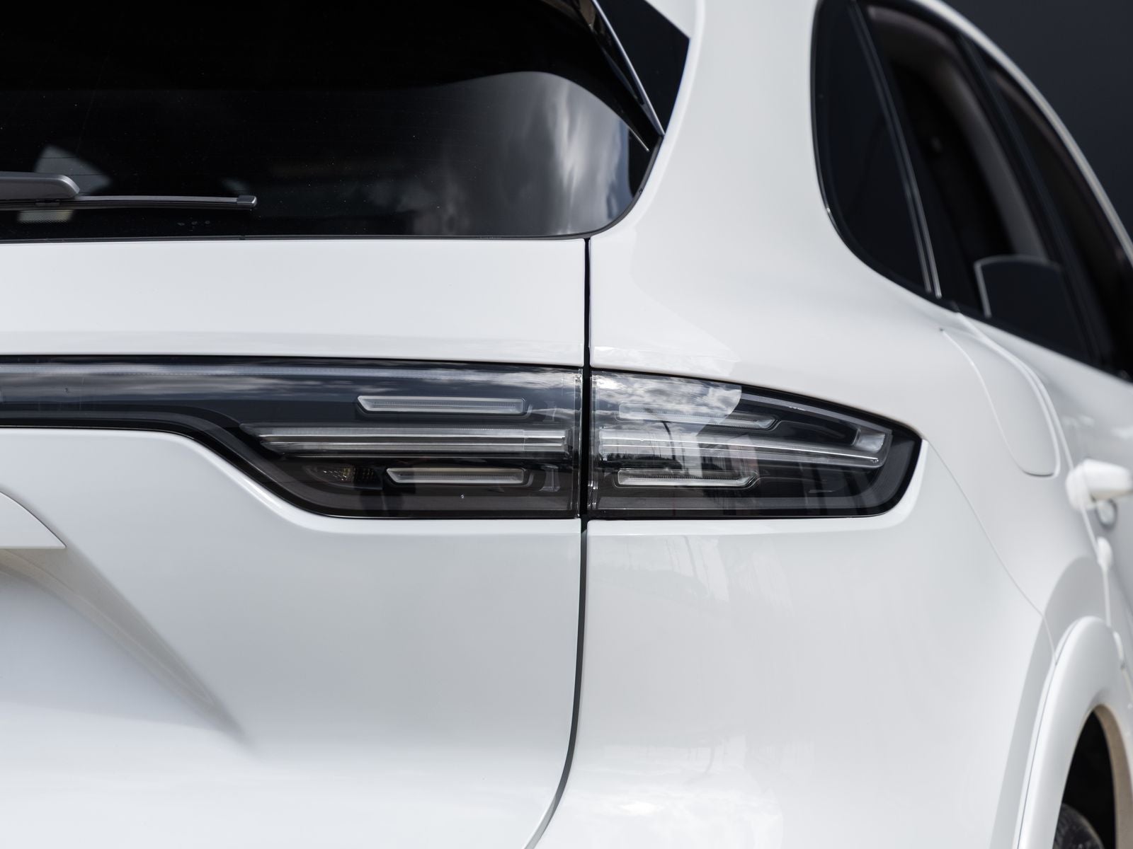 2023 Porsche Cayenne Platinum Edition