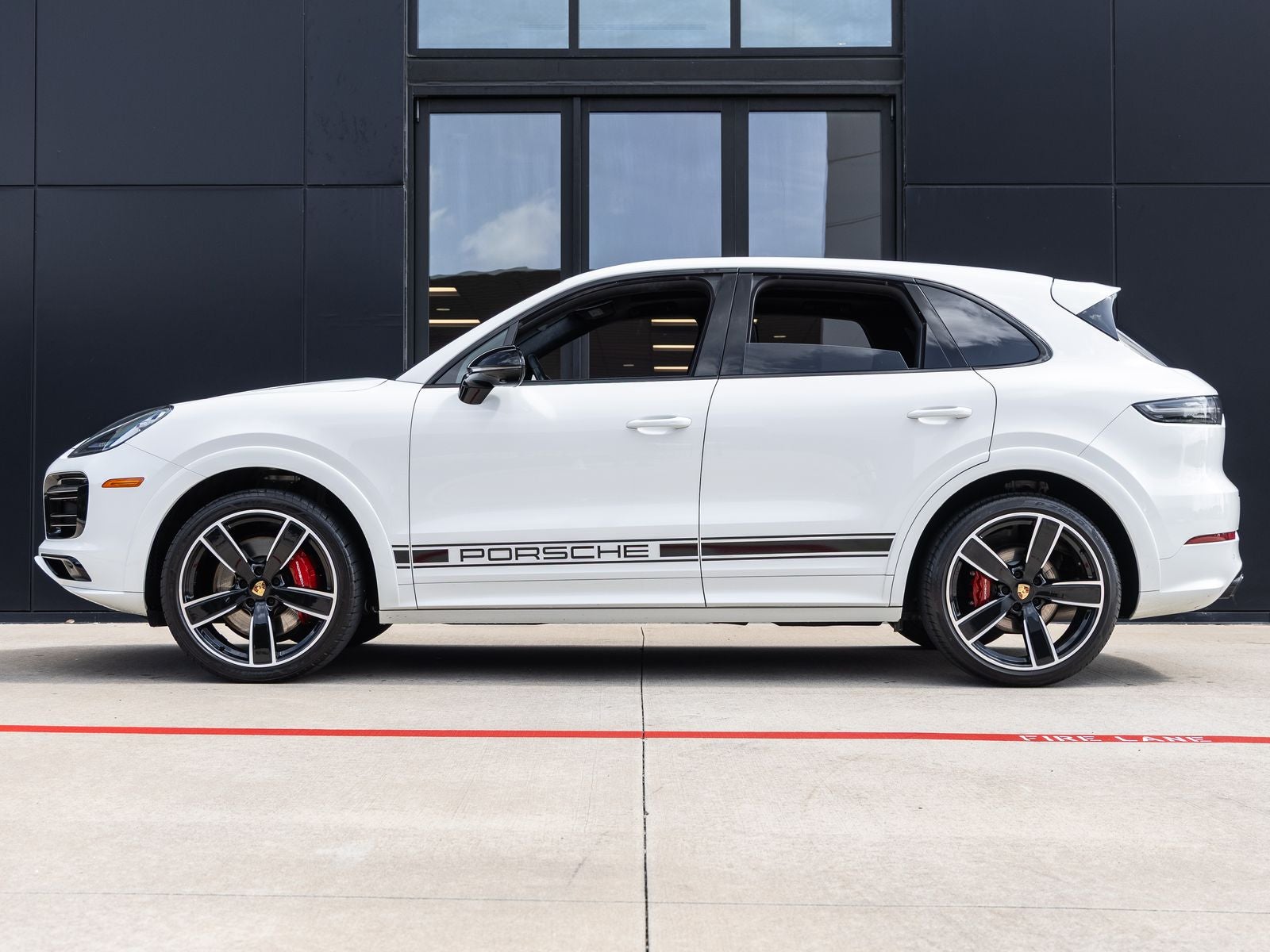 2023 Porsche Cayenne Platinum Edition