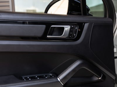 2023 Porsche Cayenne Platinum Edition