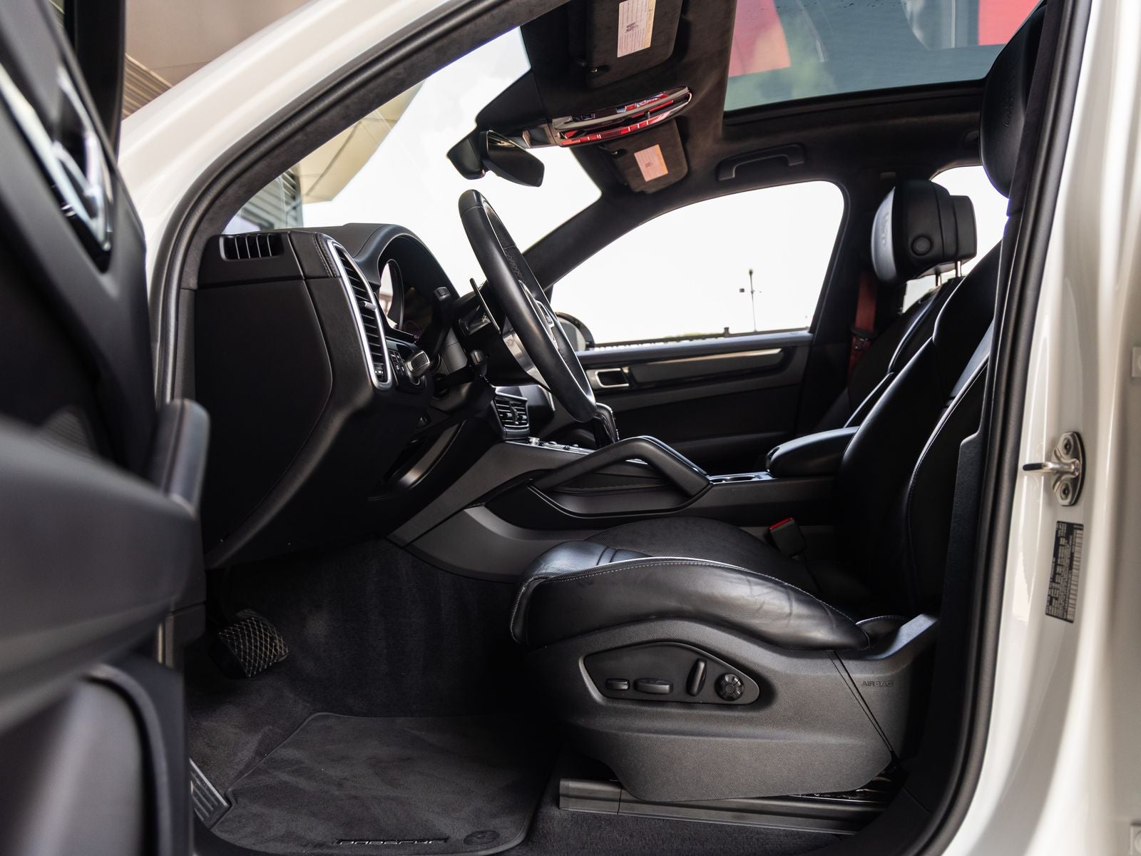 2023 Porsche Cayenne Platinum Edition